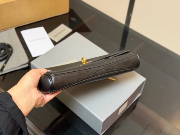 photo_2026-02-06_11-00-51 Сумка Balenciaga