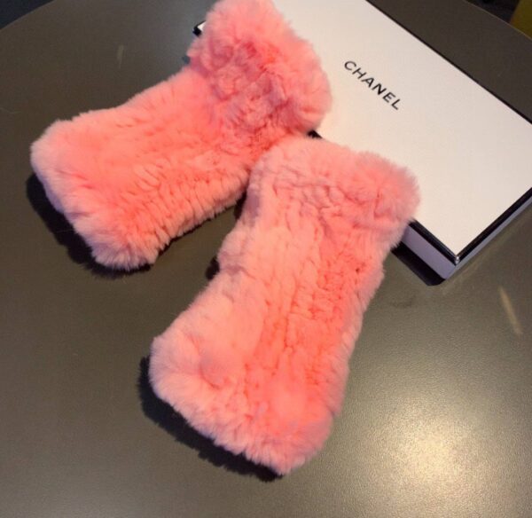 Перчатки-митенки меховые Chanel