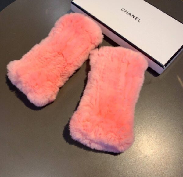 Перчатки-митенки меховые Chanel