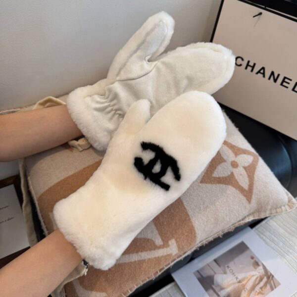 photo_2026-02-21_08-34-19 Варежки Chanel