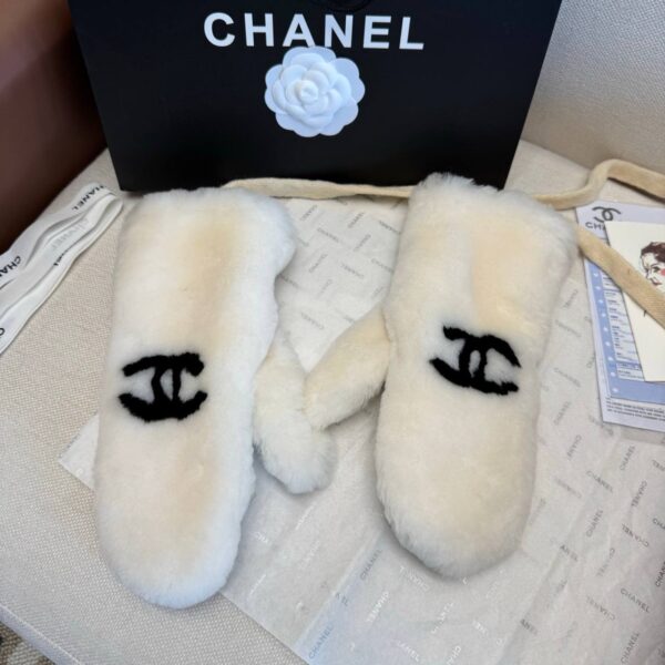 photo_2026-02-21_08-34-24 Варежки Chanel