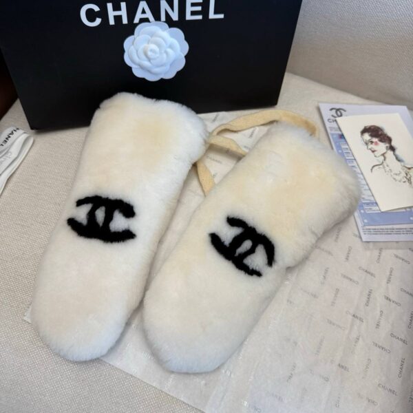 photo_2026-02-21_08-34-26 Варежки Chanel