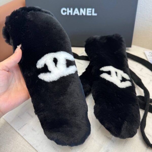 Варежки Chanel