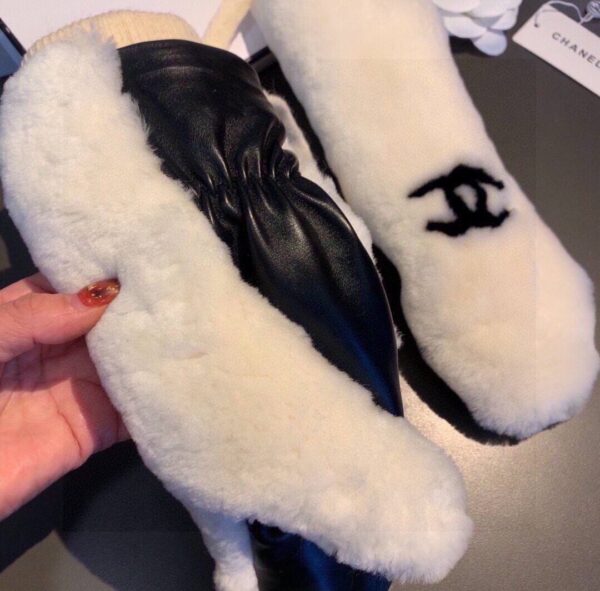 Варежки Chanel