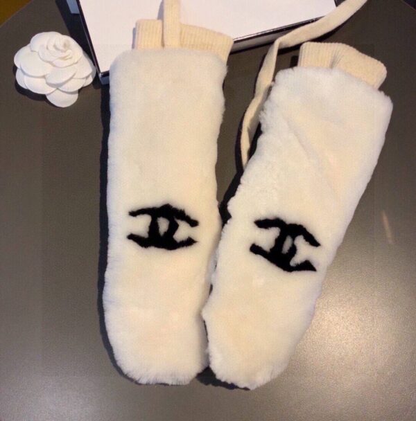 Варежки Chanel