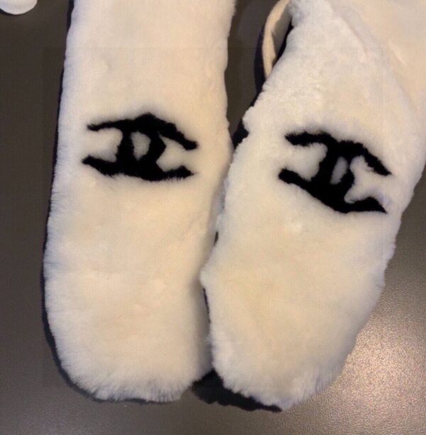 Варежки Chanel