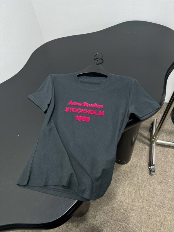 Футболка Acne