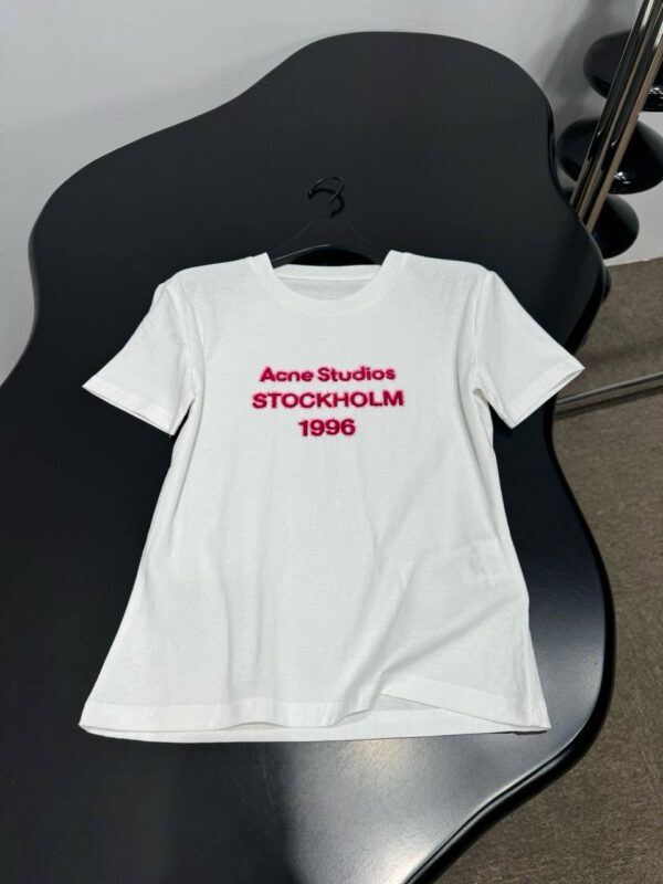 Футболка Acne