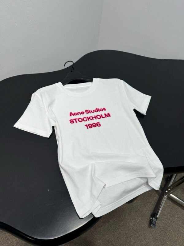 Футболка Acne