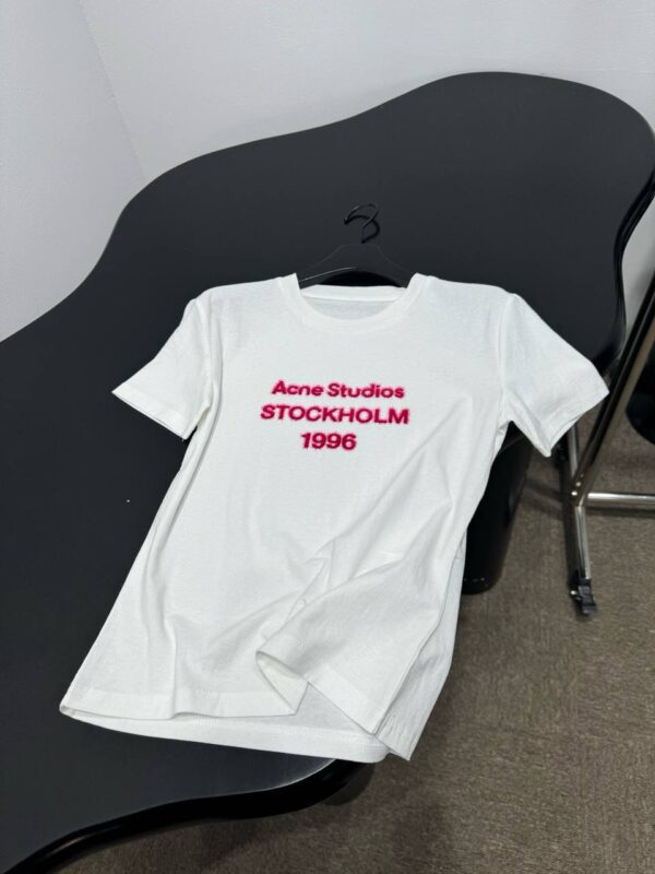 Футболка Acne