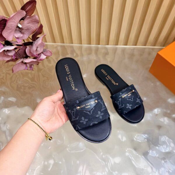 Шлепанцы Louis Vuitton