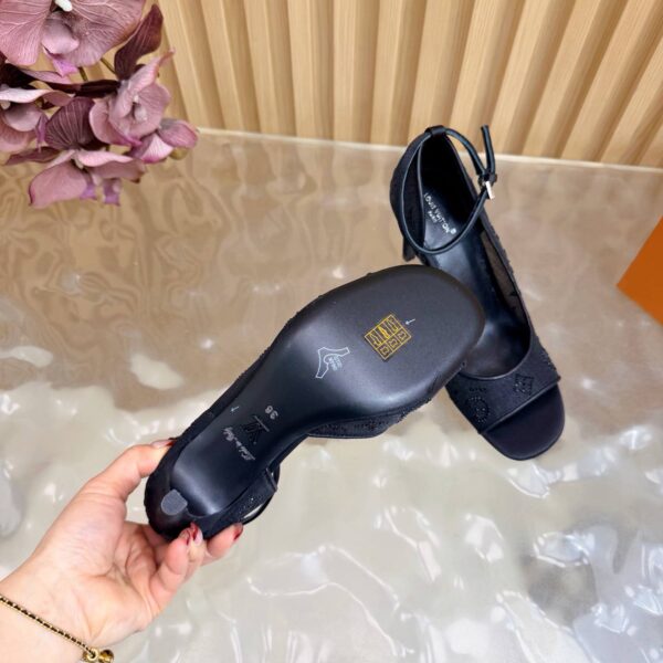 photo_2026-02-28_09-22-27 Босоножки Louis Vuitton