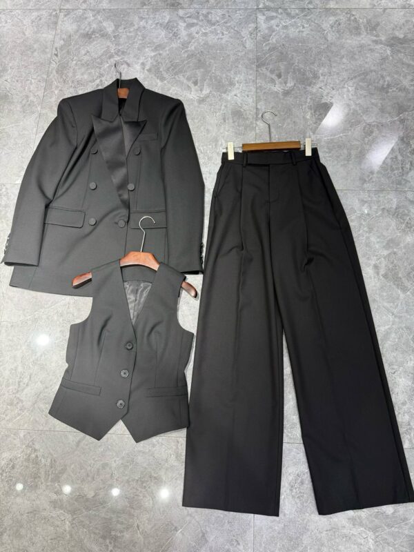 photo_2026-03-21_07-51-55 Костюм-тройка Balmain