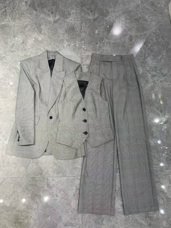 photo_2026-03-21_08-04-28 Костюм с брюками Balmain