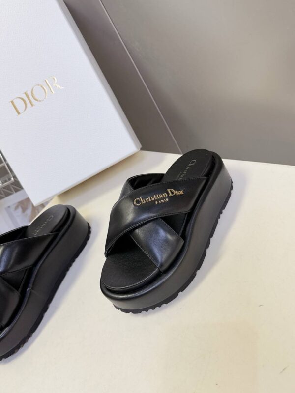 Шлепанцы на платформе Dior