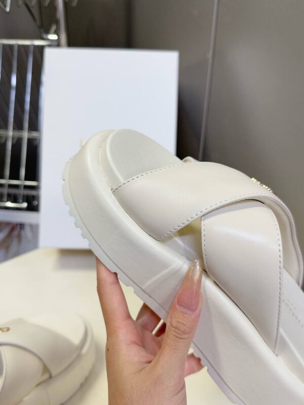 Шлепанцы на платформе Dior